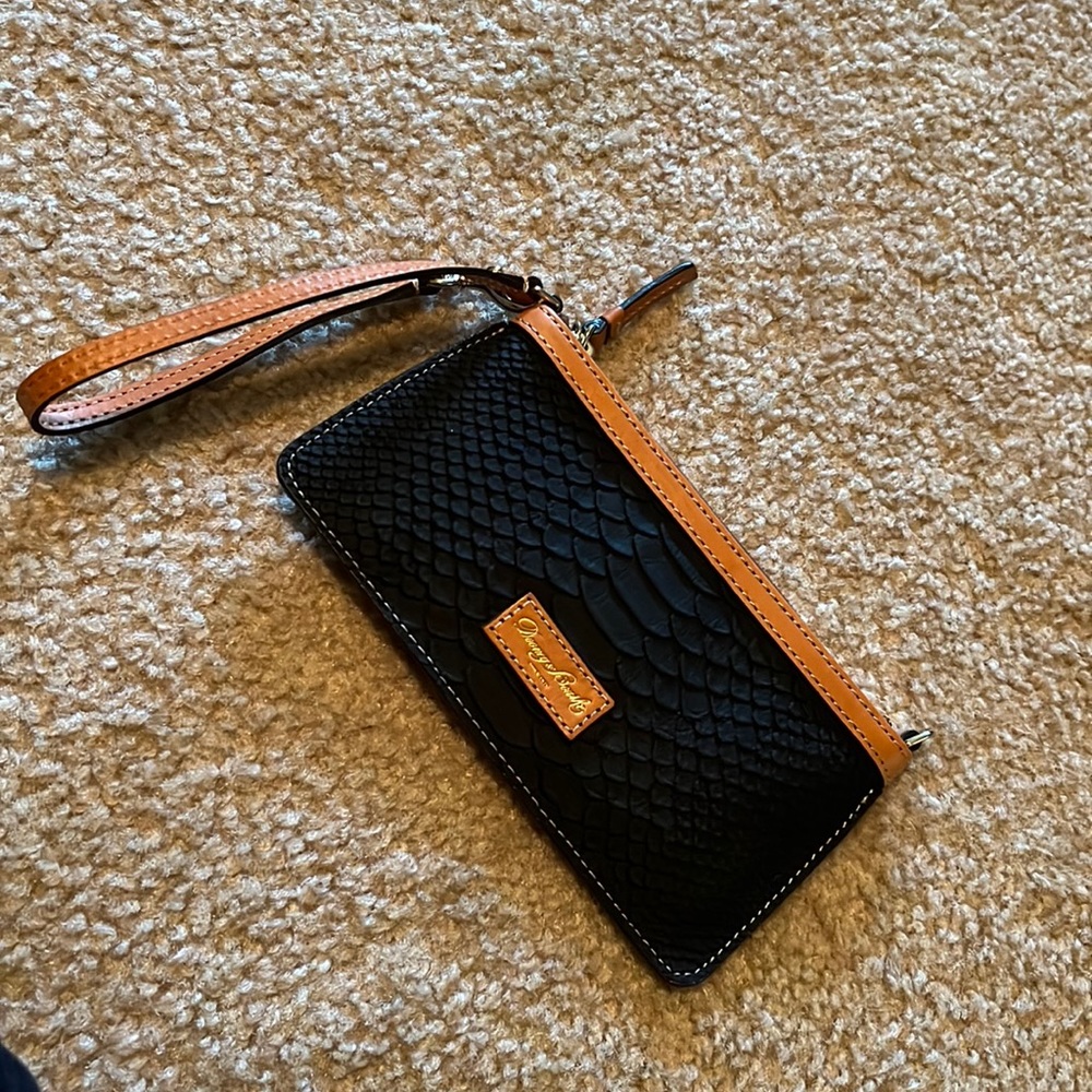 Dooney and Bourke Black Snakeskin Pattern Leather Wristlet